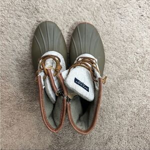 Sperry size 8 rubber boot‎